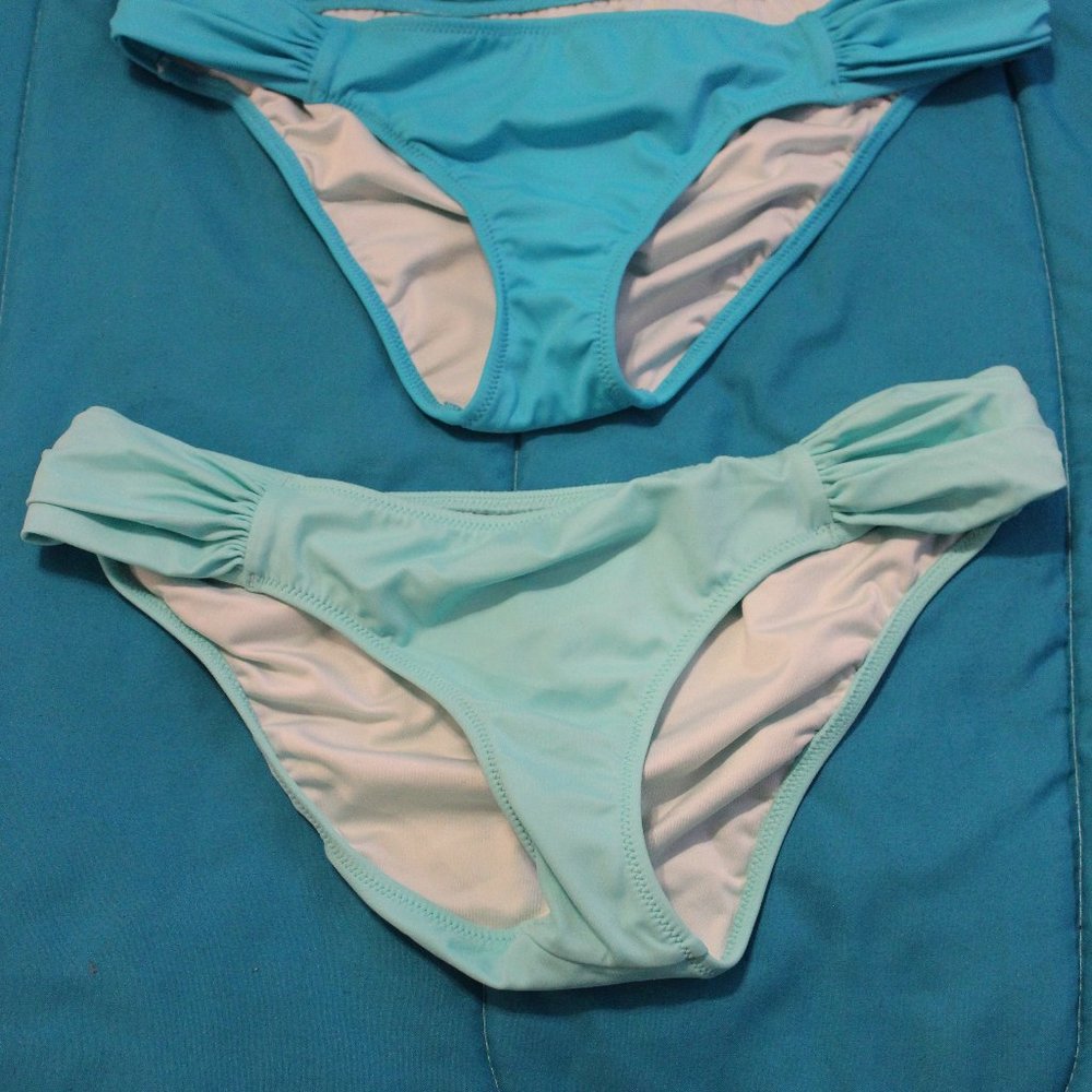 2 pairs of bikini bottoms